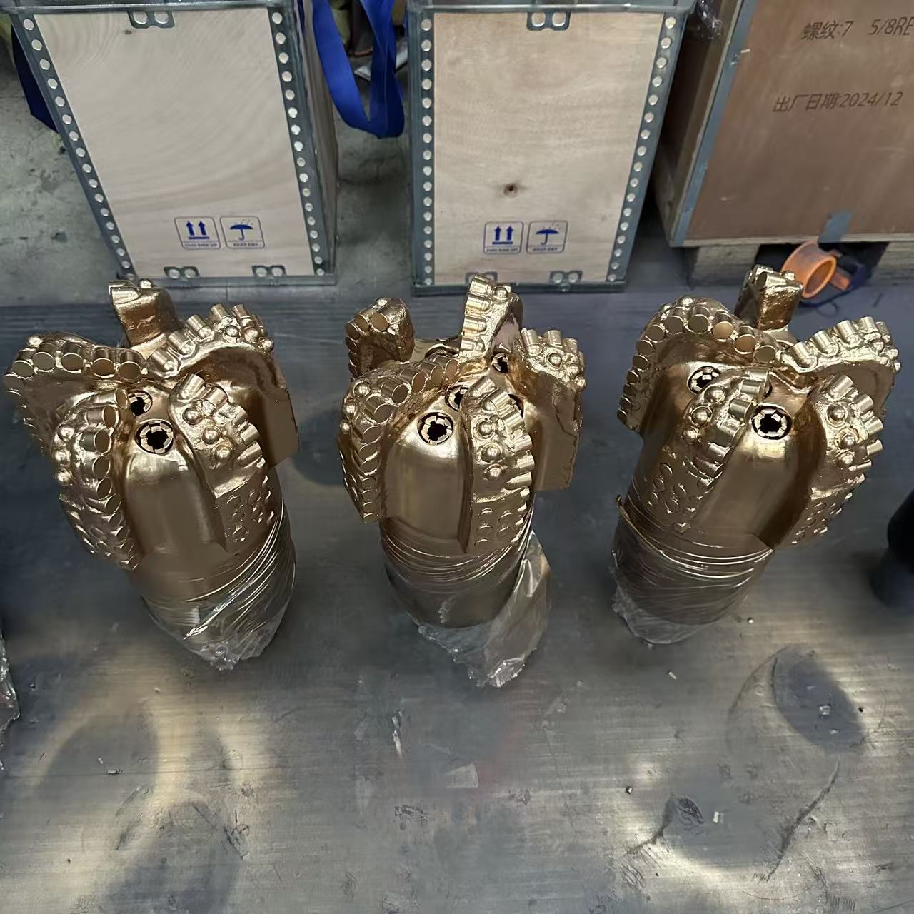 Blades and cutters of the 8.5-inch 5-blade PDC drill bit