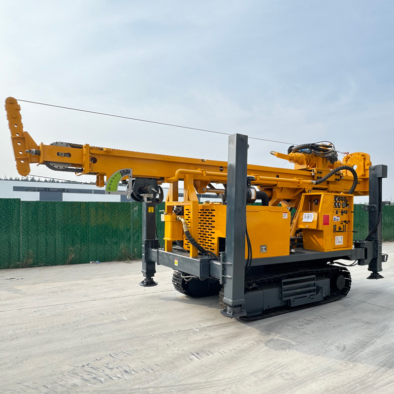 RC400 crawler chassis and hydraulic outrigger structure