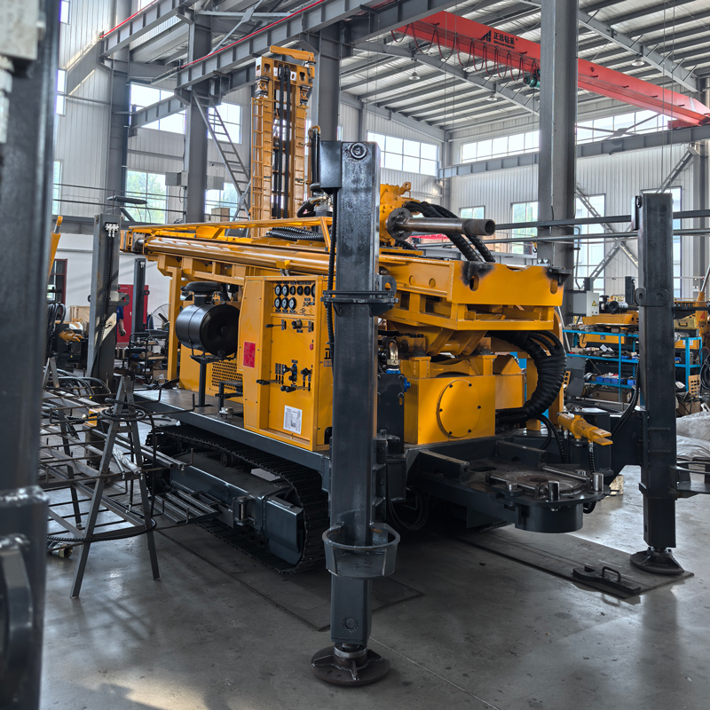 WR400S crawler chassis and hydraulic outrigger configuration