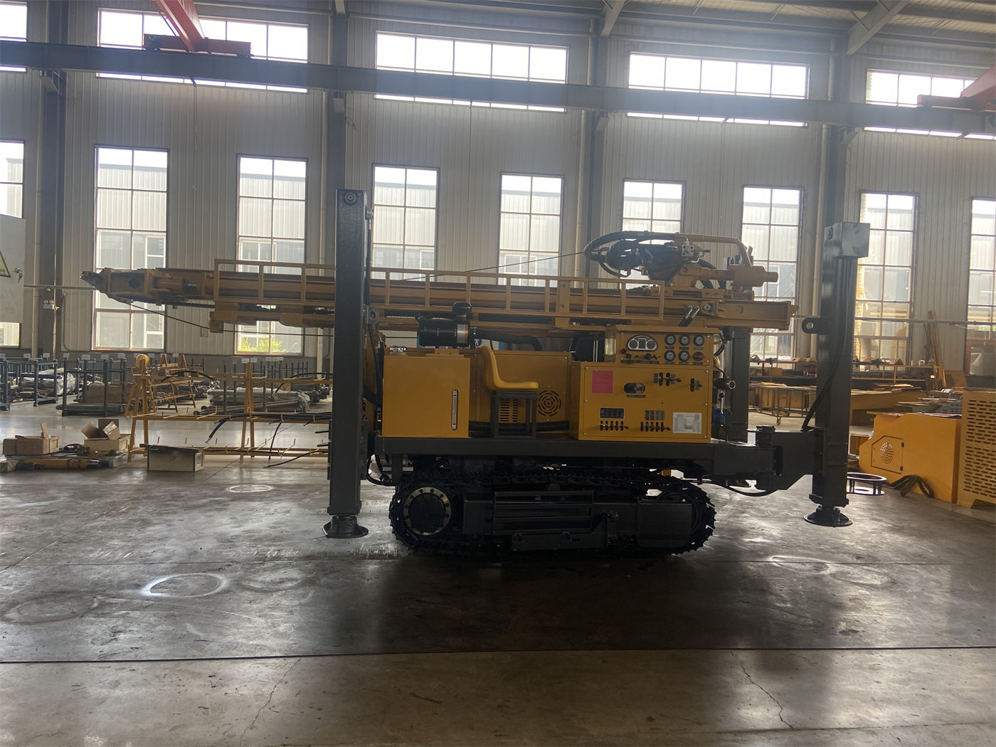 What Role Does 20 T Lifting Force Play at 450-Meter Hole Depth
