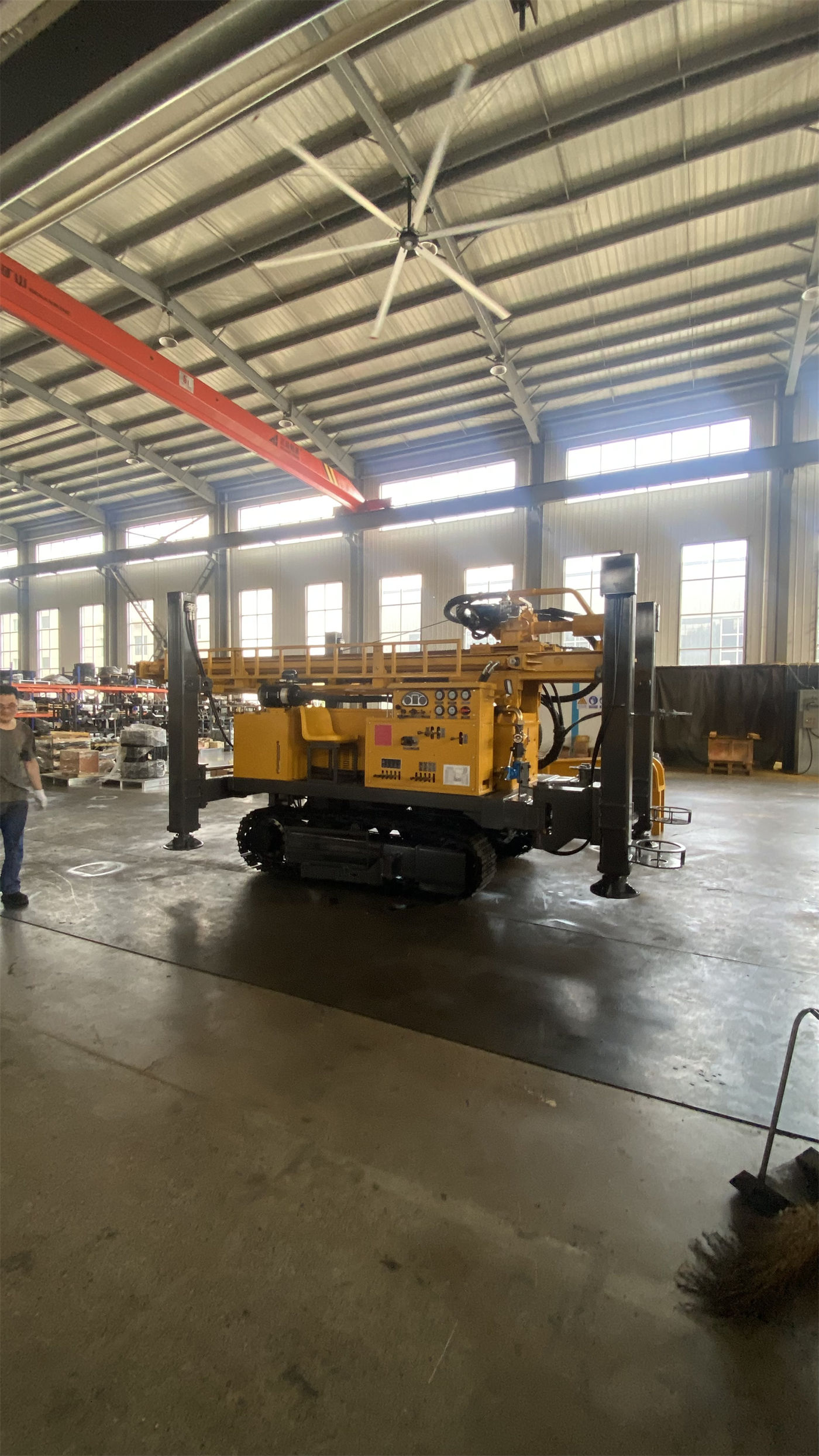When Purchasing 600-Meter-Class Water Well Drilling Rigs, What Construction Organization Methods Are Respectively Suitable for the Trailer-Mounted WRTR600 and the Crawler Reverse Circulation WR600RC?